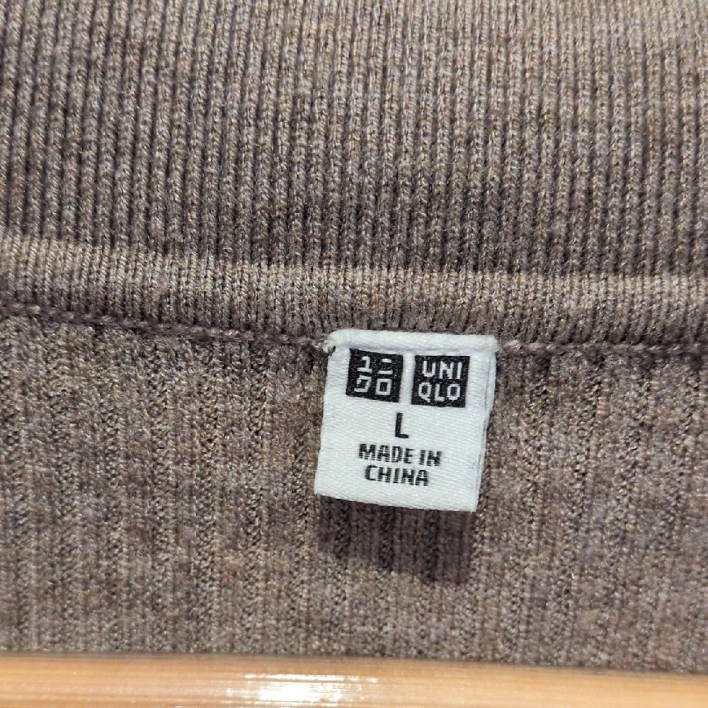 Uniqlo Women's V-Neck Sweater - Brown - Picture 2 of 5